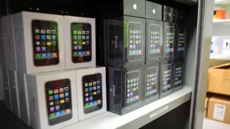 Vodafone drops price for iPhones