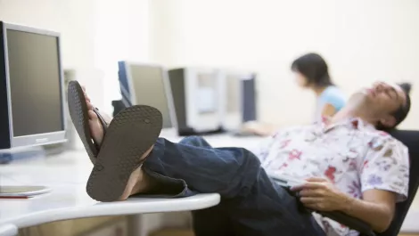 Kiwis unproductive, unfriendly and don't care about work attire