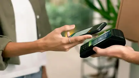 Starling & Adyen launch tap-to-pay for SME customers